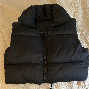 hollister puff up cropped sleeveless jacket